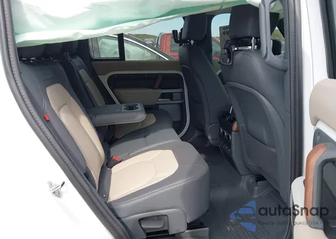 2024 Land Rover Defender 130 P400 X-Dynamic Se z USA, uszkodzony, nr VIN SALE2FEU5R2331536